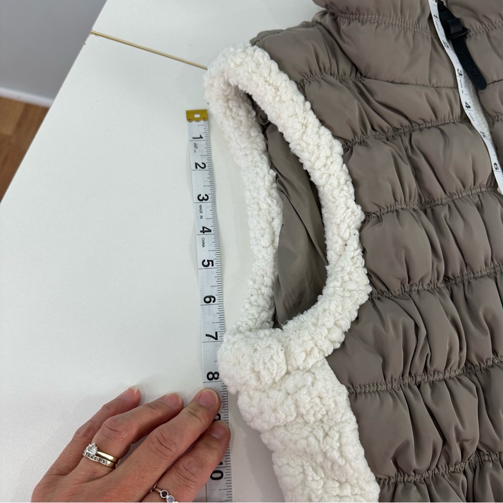 Calvin Klein Performance Size XL Taupe Puffy Vest With Cream Faux Shearling - Picture 13 of 16